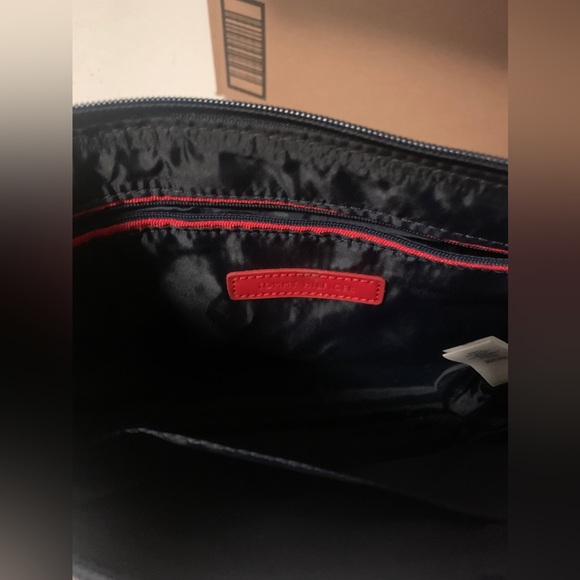 Tommy Hilfiger Crossbody Purse - Picture 5 of 5